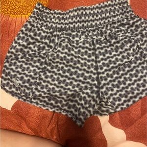 Lululemon Hotty Hot Shorts 2.5”